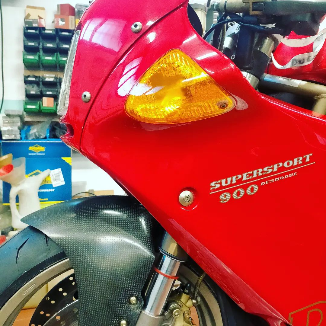 Foto dettaglio carrozzeria moto super sport 900